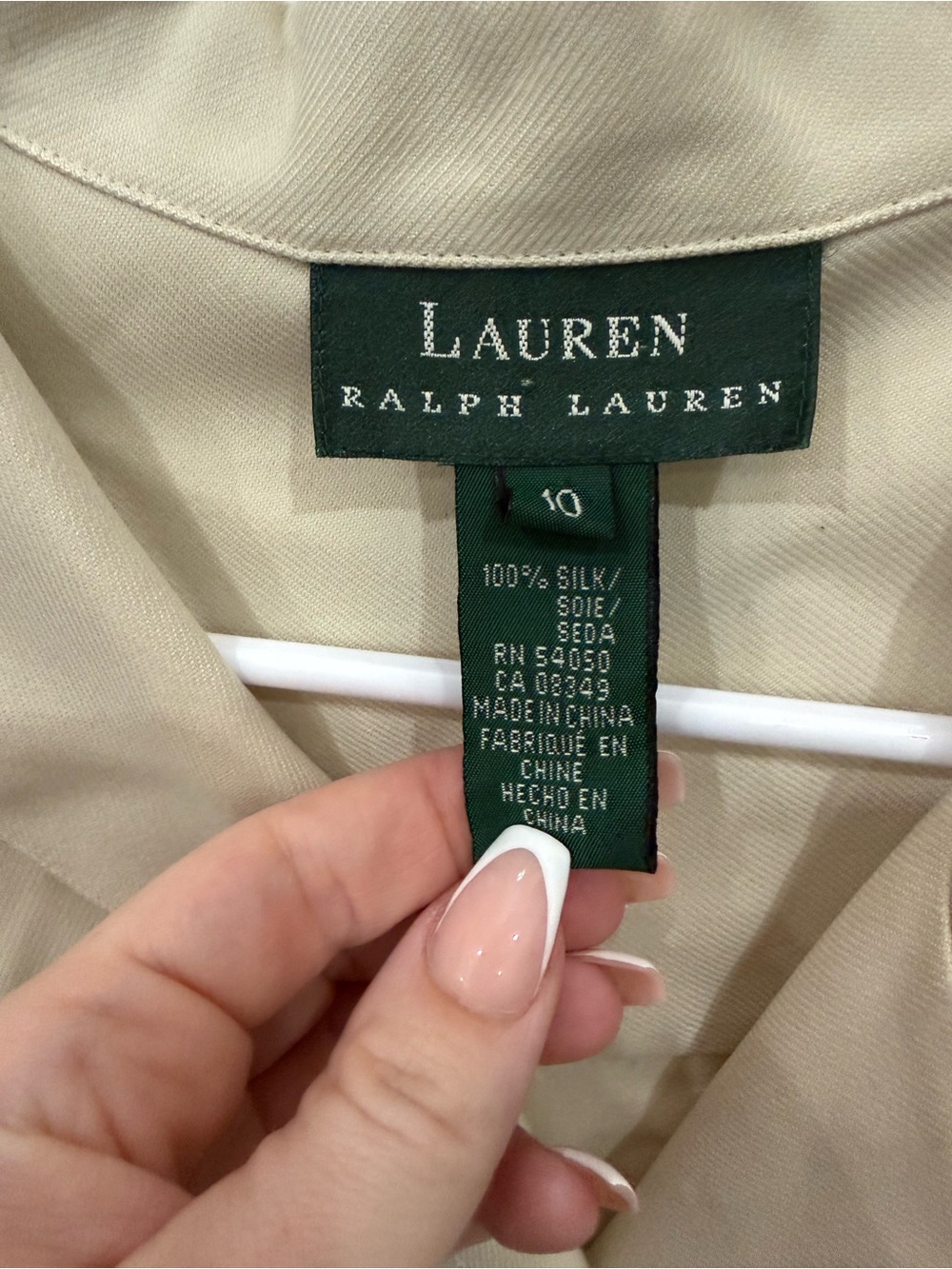 Lauren Ralph Lauren Women’s Silk Blouse Size 10 Ivory Cream Monogram Pocket - Picture 3 of 4